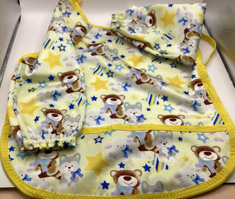 Child’s bib with sleeves and waterproof fabric